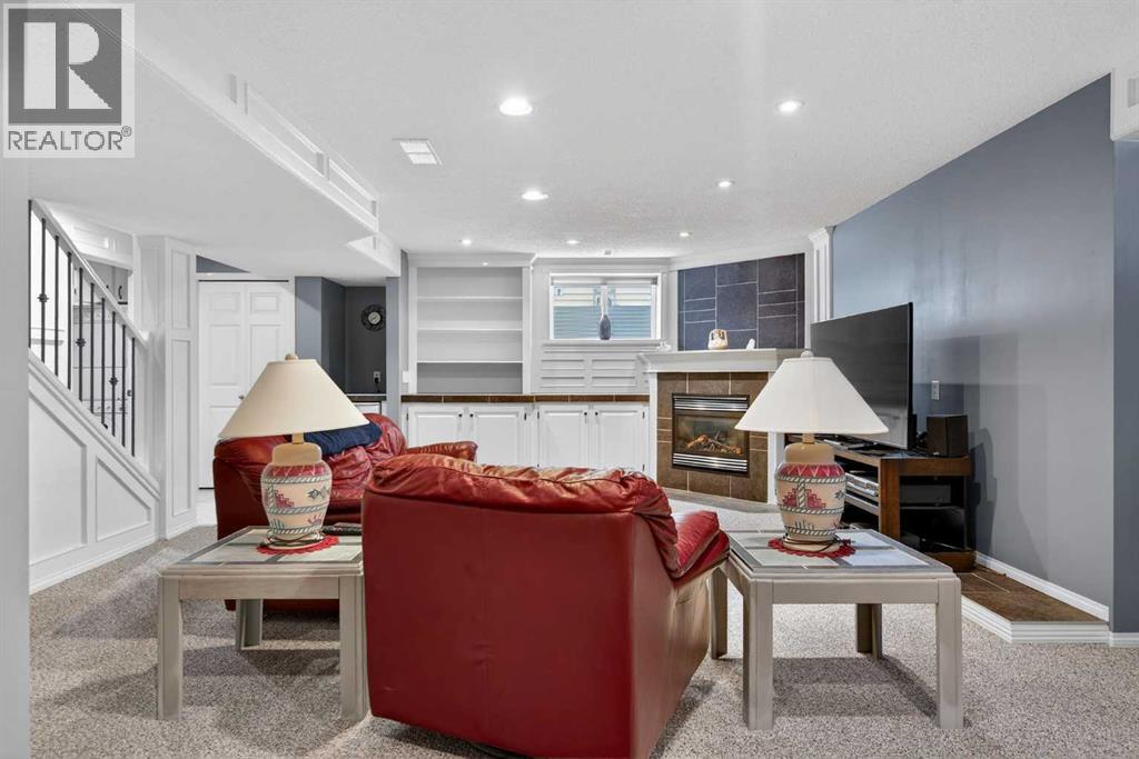 7 Cougar Ridge Bay Sw, Calgary, Alberta  T3H 5C4 - Photo 29 - A2288741