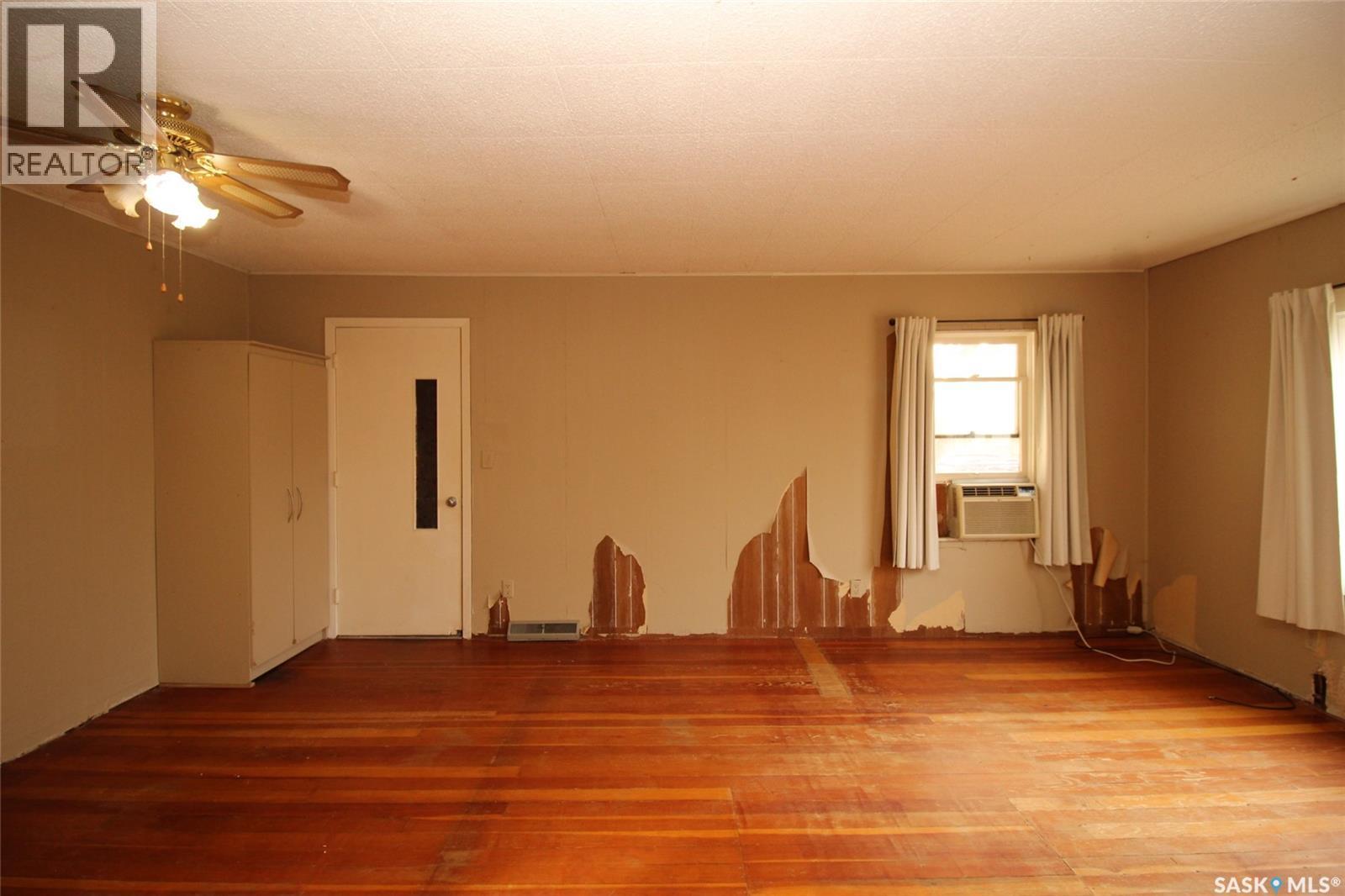 491 1st Street W, Shaunavon, Saskatchewan  S0N 2M0 - Photo 3 - SK030976