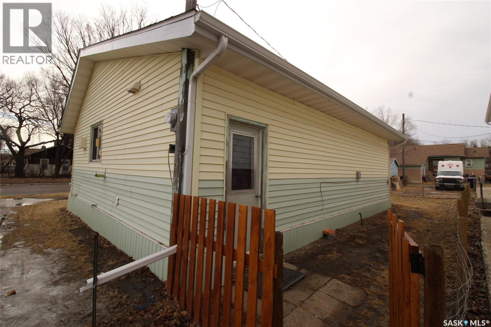 491 1st Street W, Shaunavon, Saskatchewan  S0N 2M0 - Photo 32 - SK030976