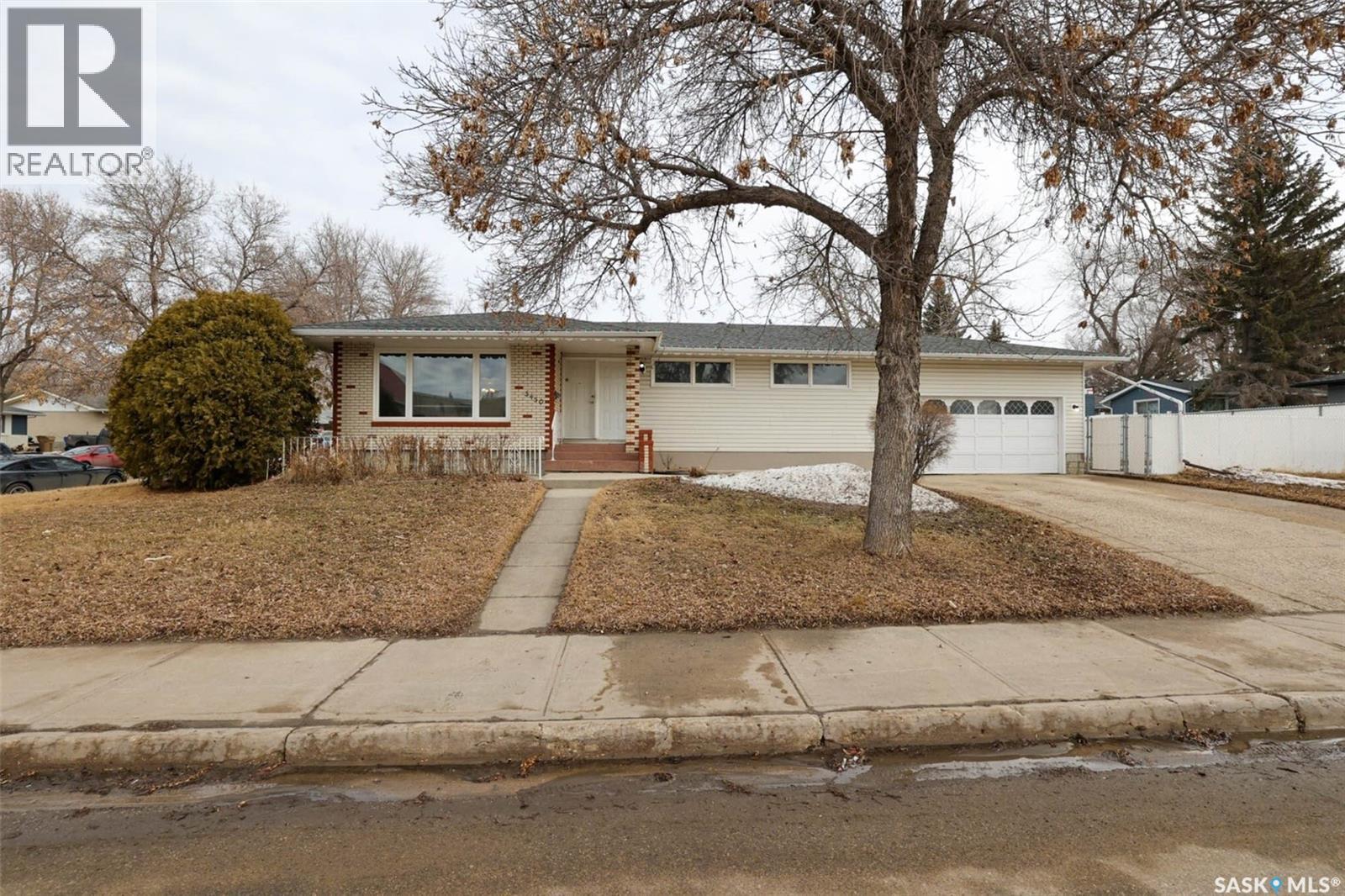 5450 Sherwood Drive, Regina, Saskatchewan  S4R 5M3 - Photo 2 - SK030972