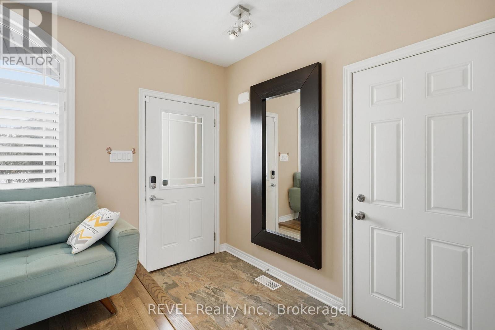 8553 Jennifer Crescent, Niagara Falls, Ontario  L2H 0J3 - Photo 4 - X12905492