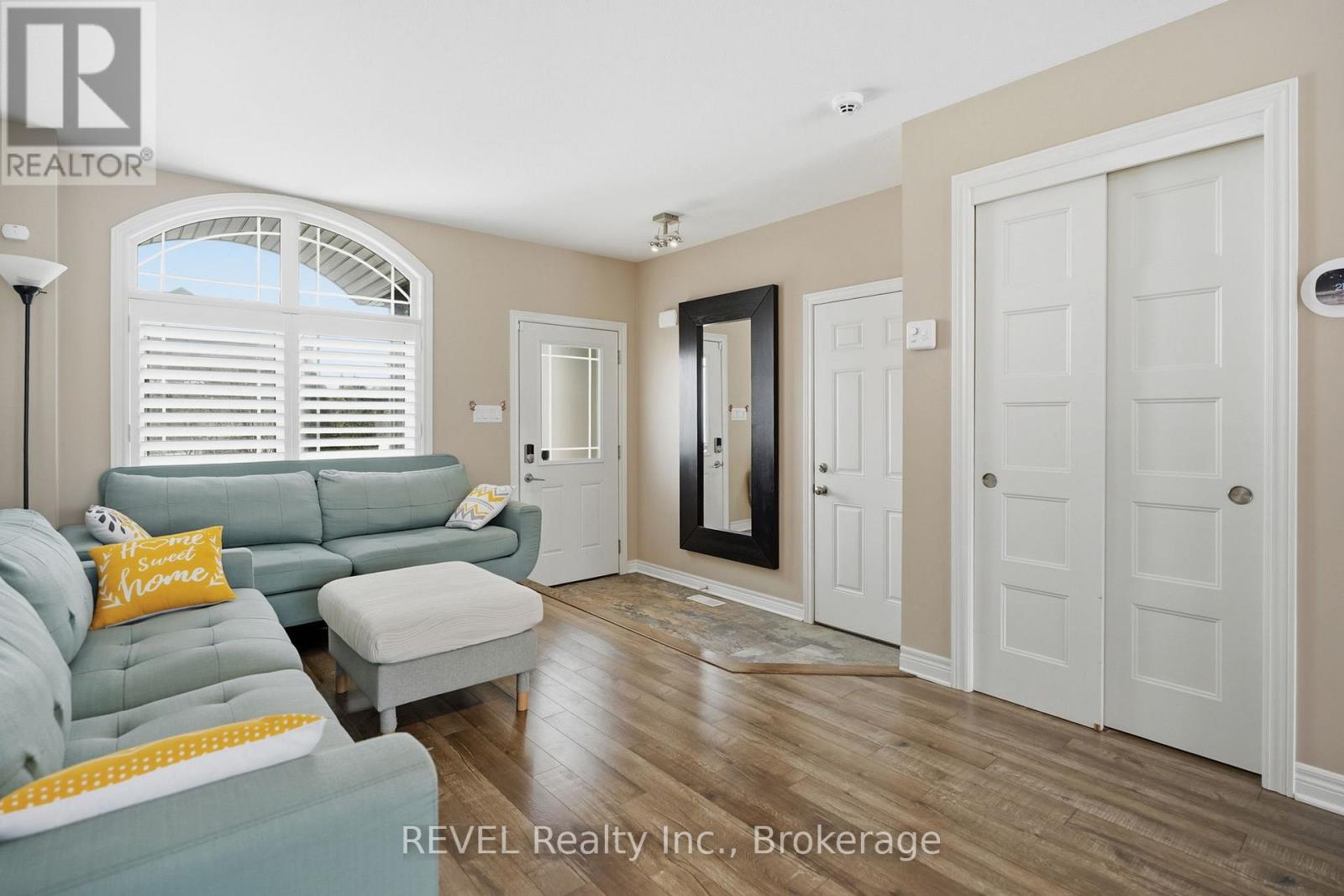 8553 Jennifer Crescent, Niagara Falls, Ontario  L2H 0J3 - Photo 5 - X12905492