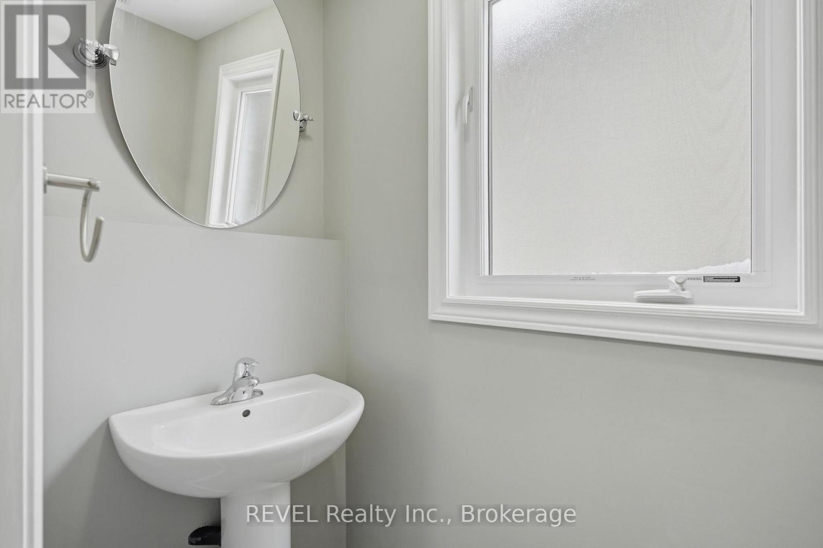 8553 Jennifer Crescent, Niagara Falls, Ontario  L2H 0J3 - Photo 7 - X12905492