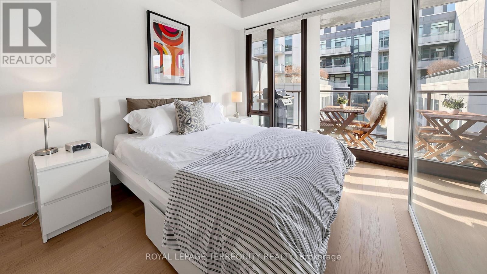 1313 - 111 Bathurst Street, Toronto, Ontario  M5V 0M9 - Photo 11 - C12905512