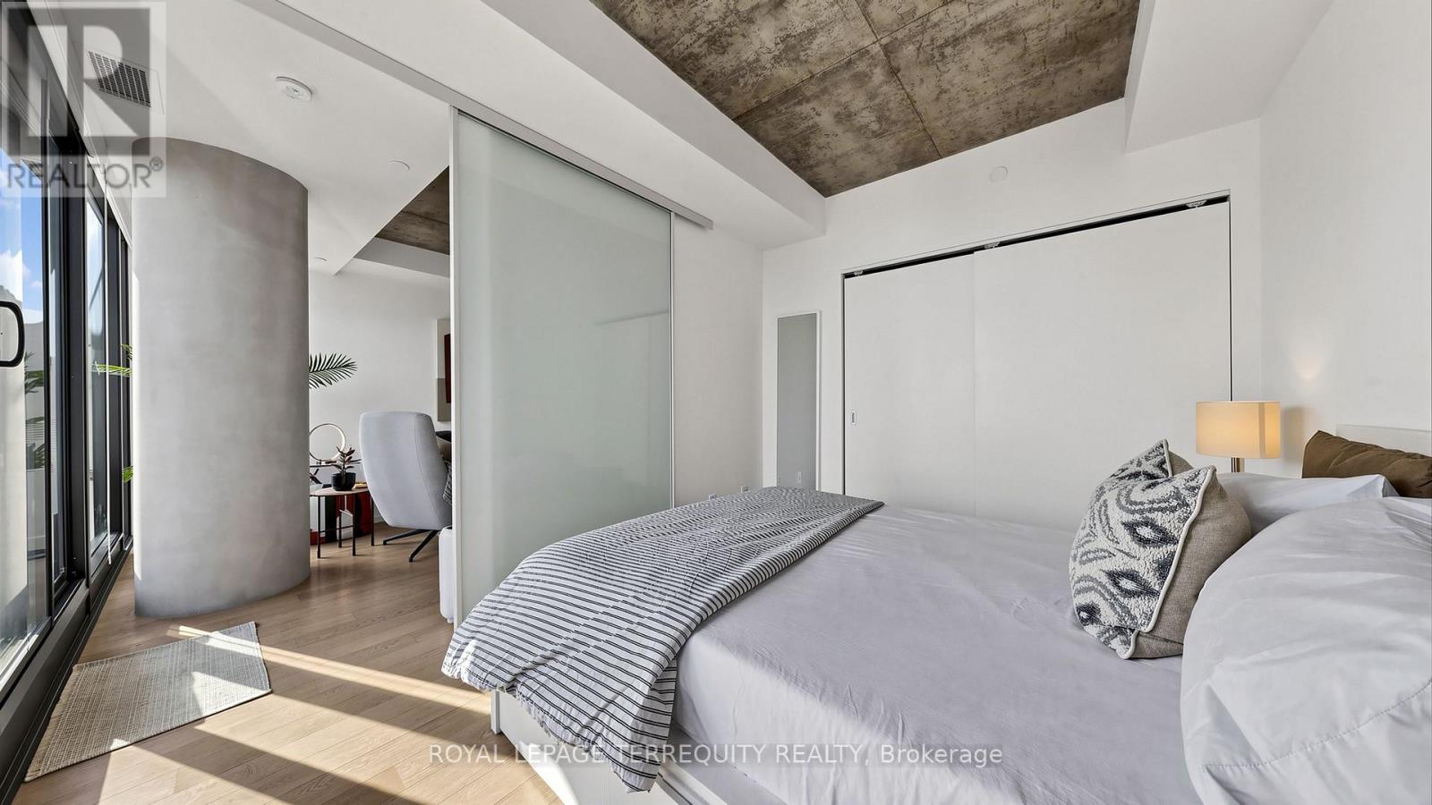 1313 - 111 Bathurst Street, Toronto, Ontario  M5V 0M9 - Photo 13 - C12905512