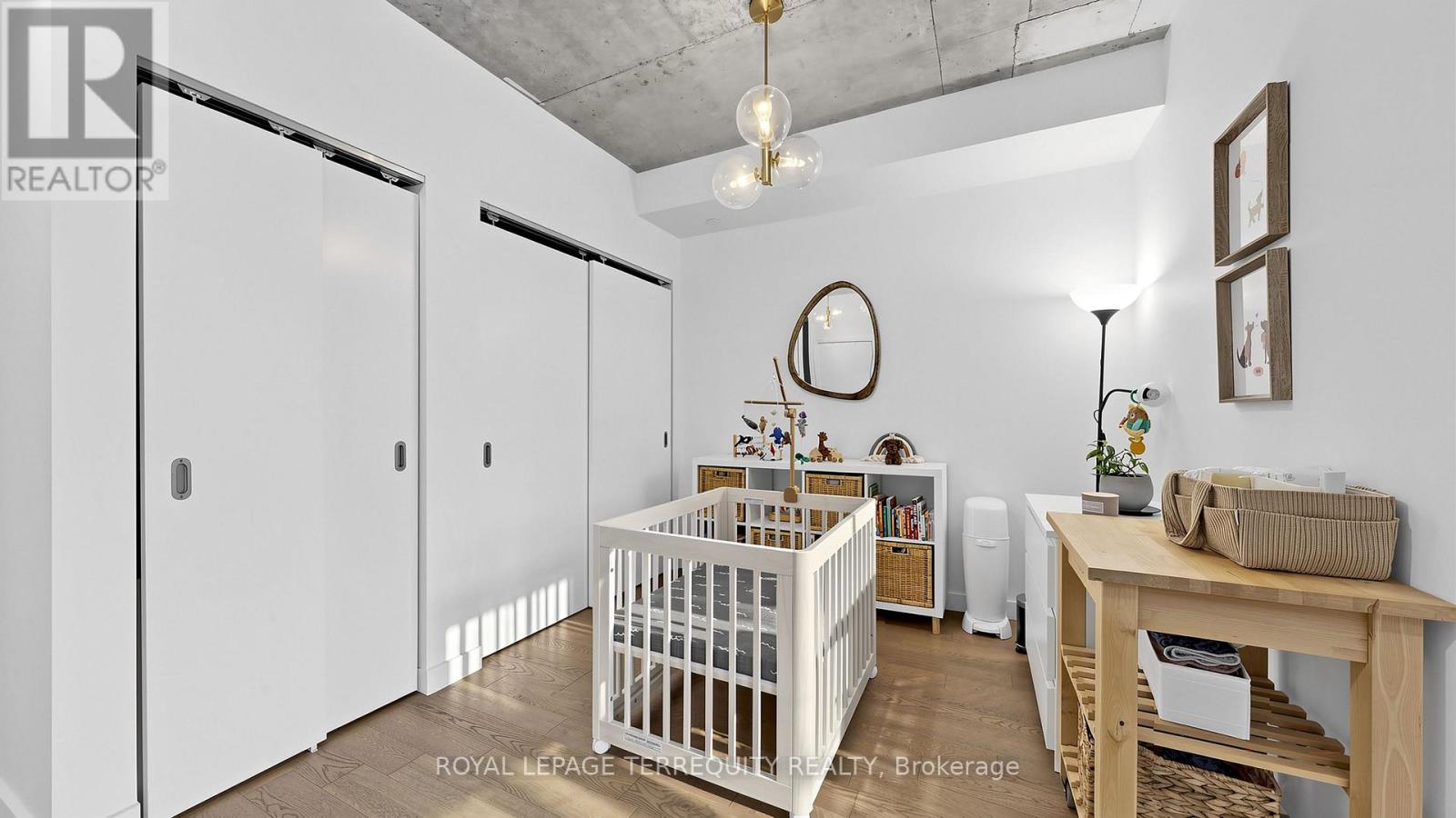 1313 - 111 Bathurst Street, Toronto, Ontario  M5V 0M9 - Photo 14 - C12905512