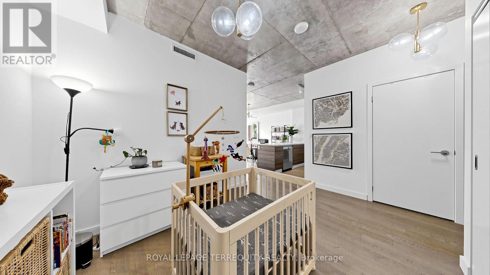 1313 - 111 Bathurst Street, Toronto, Ontario  M5V 0M9 - Photo 16 - C12905512