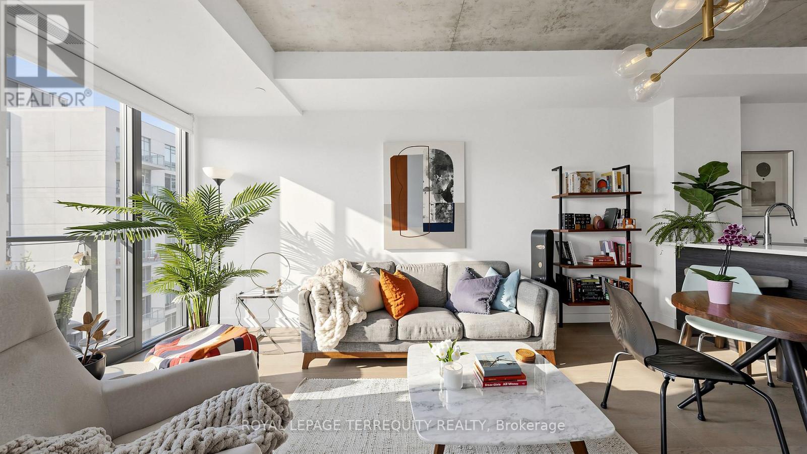 1313 - 111 Bathurst Street, Toronto, Ontario  M5V 0M9 - Photo 3 - C12905512