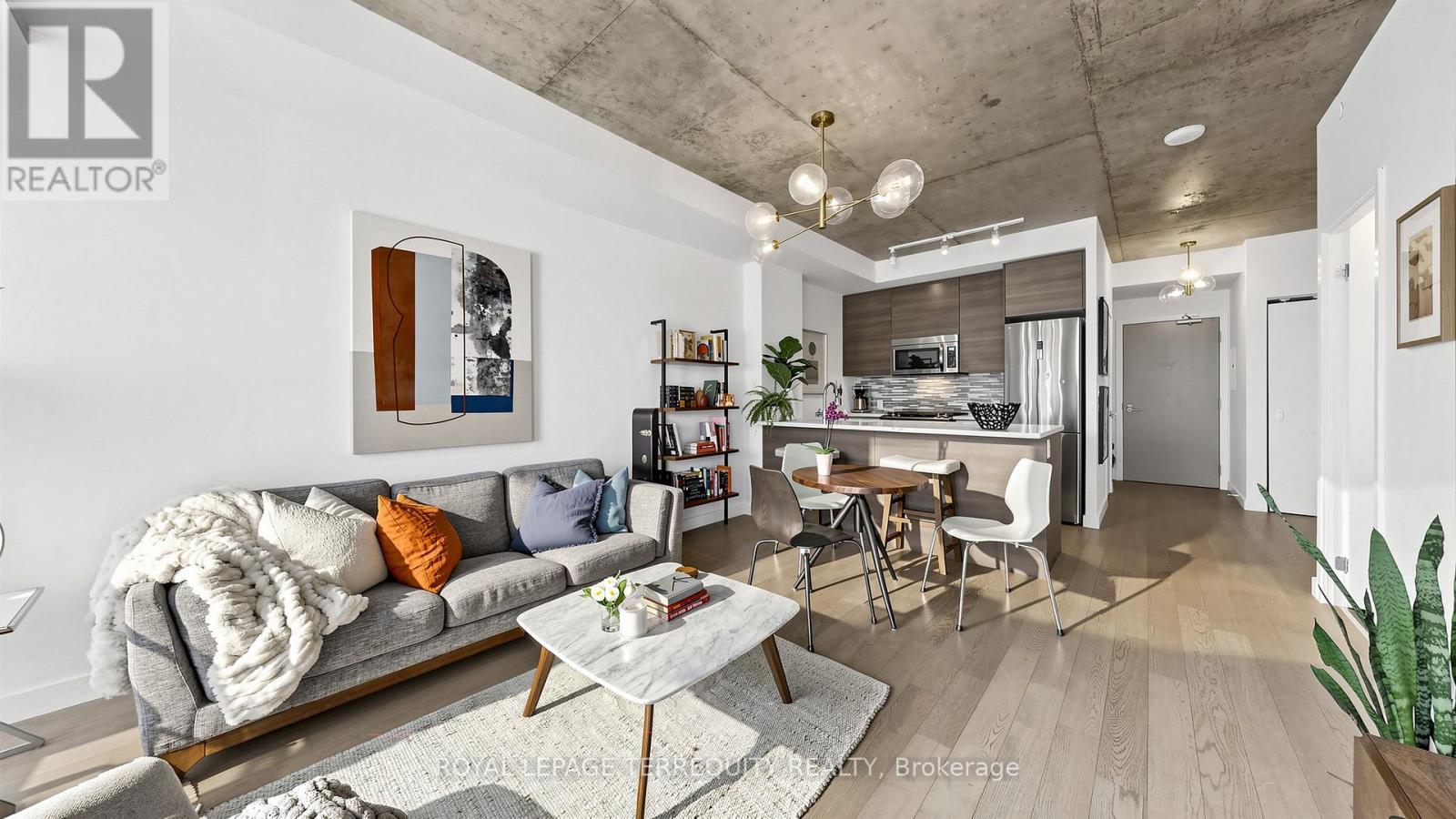 1313 - 111 Bathurst Street, Toronto, Ontario  M5V 0M9 - Photo 5 - C12905512