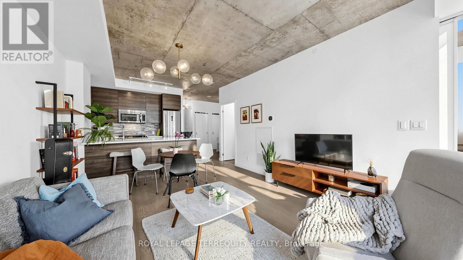 1313 - 111 Bathurst Street, Toronto, Ontario  M5V 0M9 - Photo 6 - C12905512