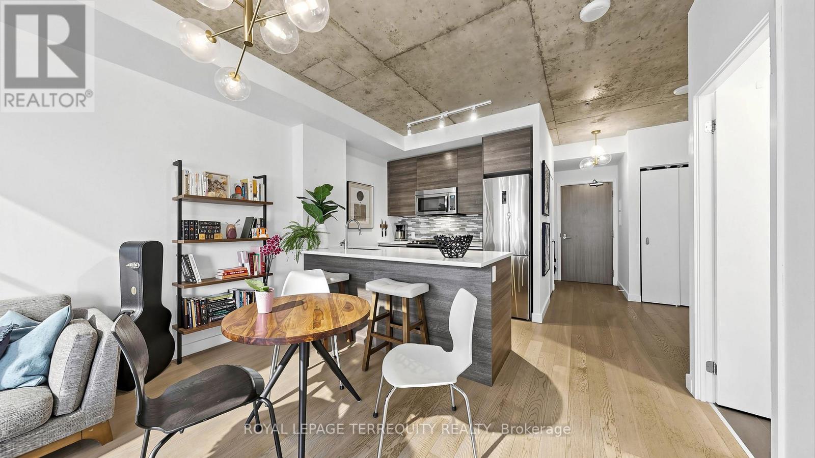 1313 - 111 Bathurst Street, Toronto, Ontario  M5V 0M9 - Photo 7 - C12905512