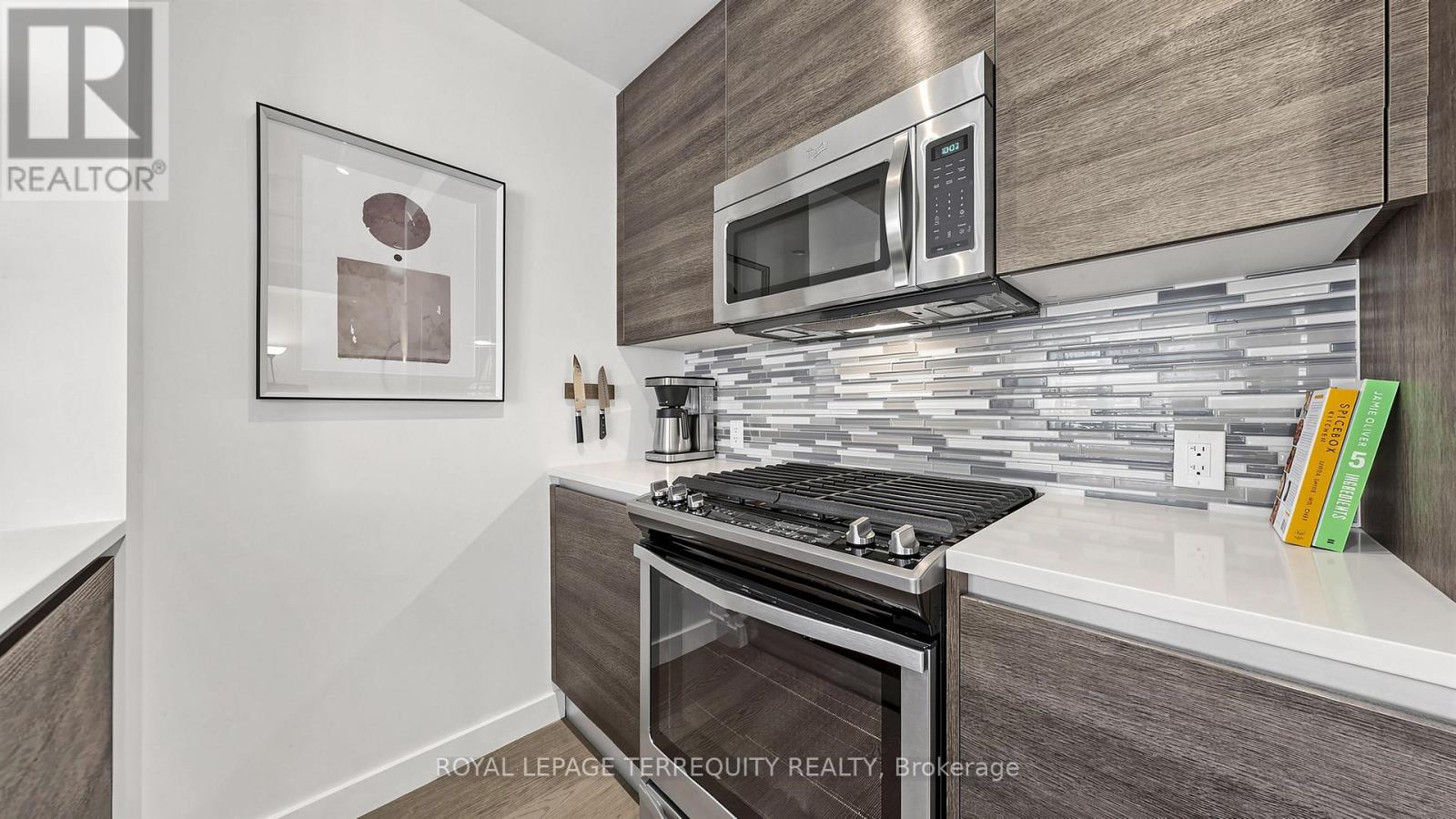 1313 - 111 Bathurst Street, Toronto, Ontario  M5V 0M9 - Photo 8 - C12905512