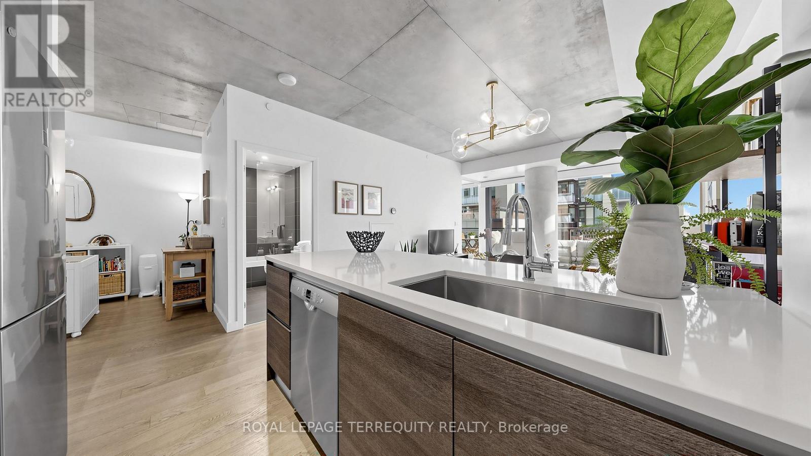 1313 - 111 Bathurst Street, Toronto, Ontario  M5V 0M9 - Photo 9 - C12905512