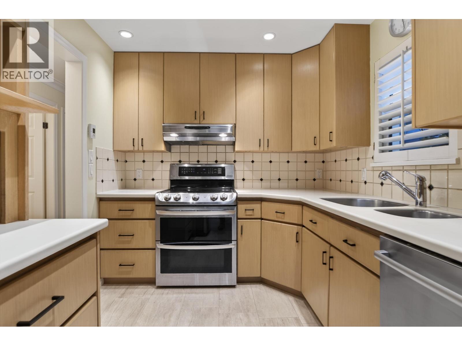 4 3301 W 16th Avenue, Vancouver, British Columbia  V6R 3B7 - Photo 3 - R3100901