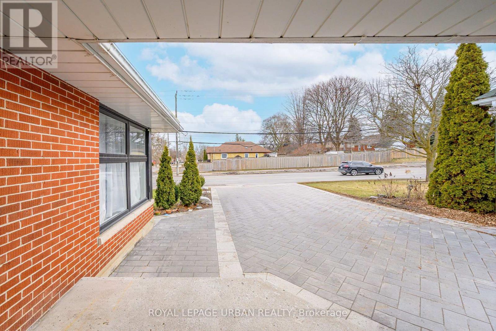 92 Rossland Road E, Oshawa, Ontario  L1G 2W3 - Photo 5 - E12895152