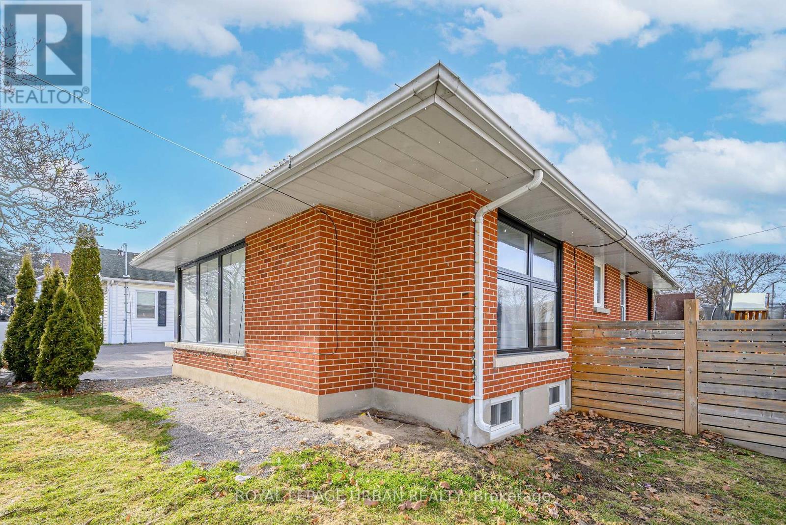 92 Rossland Road E, Oshawa, Ontario  L1G 2W3 - Photo 46 - E12895152