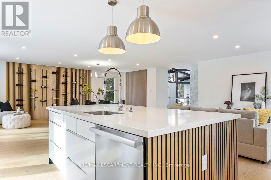 625 Sir Richard's Road, Mississauga, Ontario  L5C 1A3 - Photo 15 - W12905502