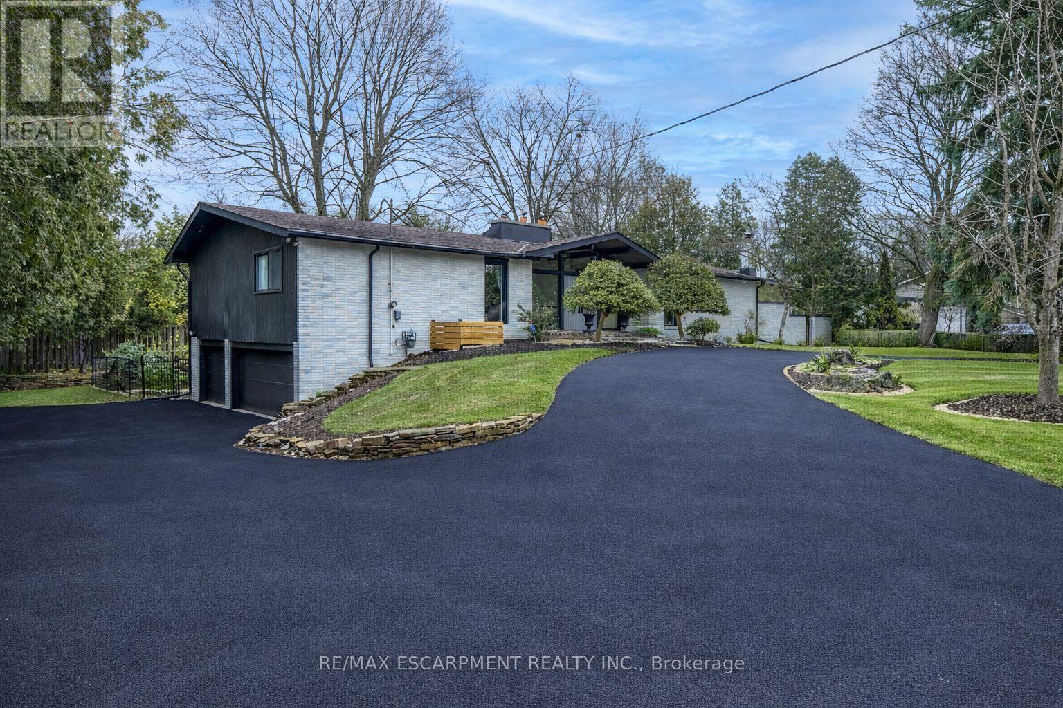 625 Sir Richard's Road, Mississauga, Ontario  L5C 1A3 - Photo 2 - W12905502