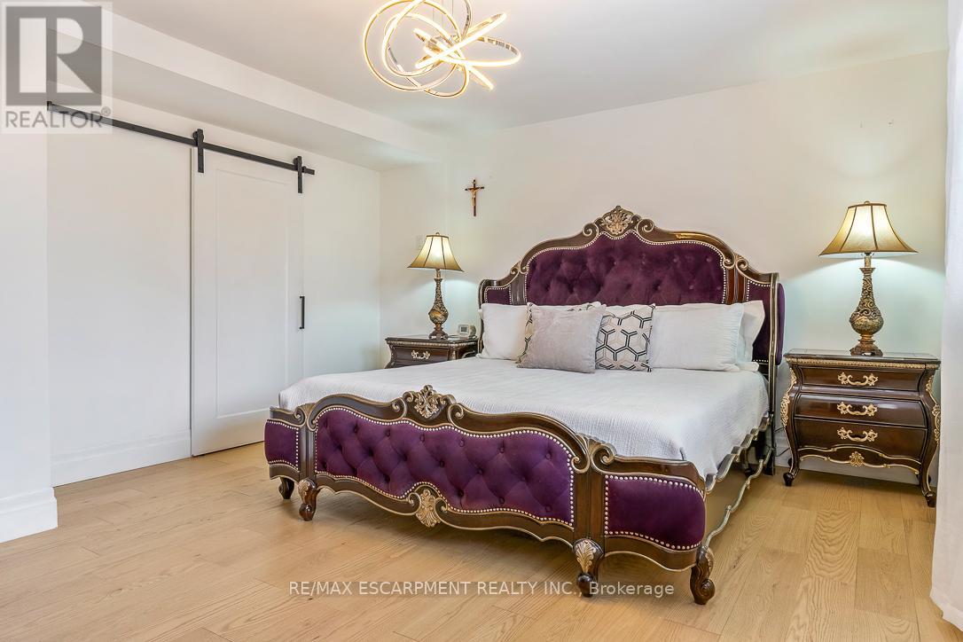 625 Sir Richard's Road, Mississauga, Ontario  L5C 1A3 - Photo 24 - W12905502