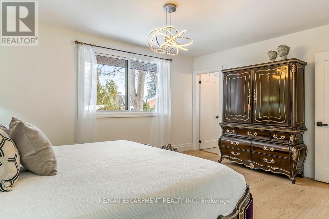 625 Sir Richard's Road, Mississauga, Ontario  L5C 1A3 - Photo 25 - W12905502