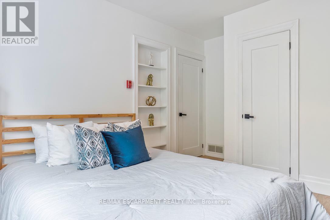 625 Sir Richard's Road, Mississauga, Ontario  L5C 1A3 - Photo 31 - W12905502