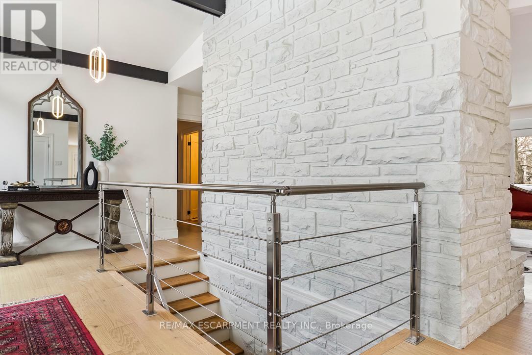 625 Sir Richard's Road, Mississauga, Ontario  L5C 1A3 - Photo 4 - W12905502