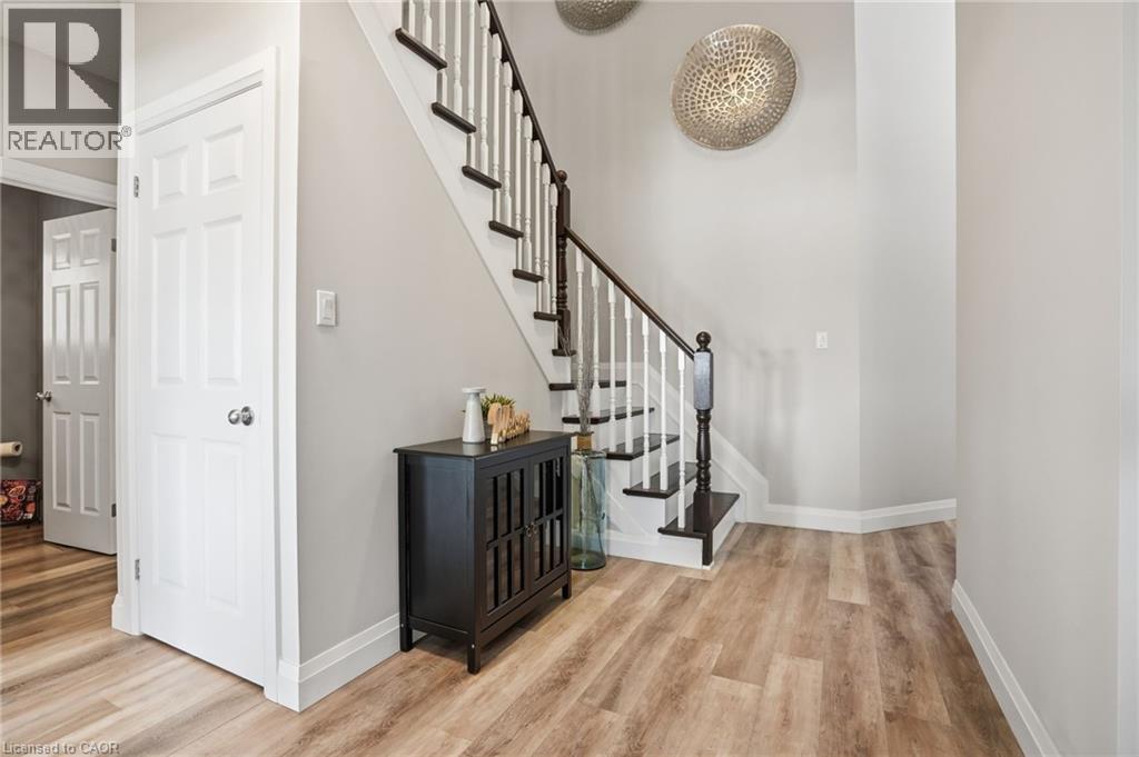 7 Peggy Way, Hamilton, Ontario  L0R 1W0 - Photo 4 - 40813838