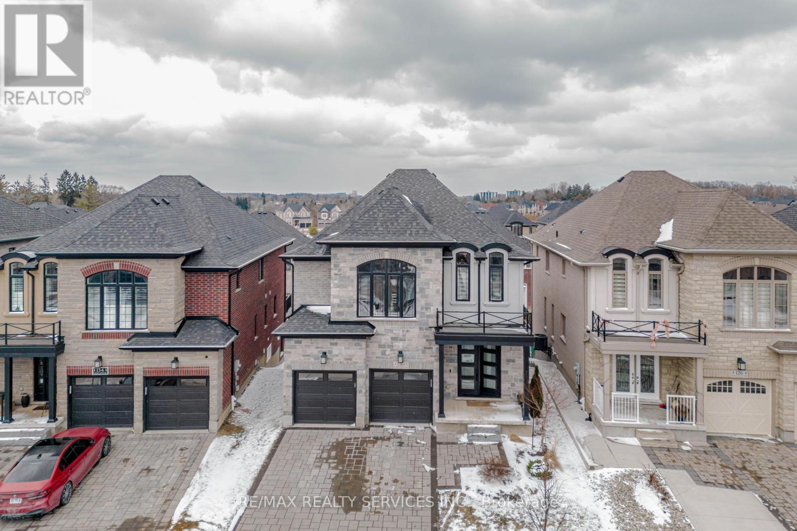 130 Pondcliffe Drive, Kitchener, Ontario  N2R 0M4 - Photo 2 - X12905484