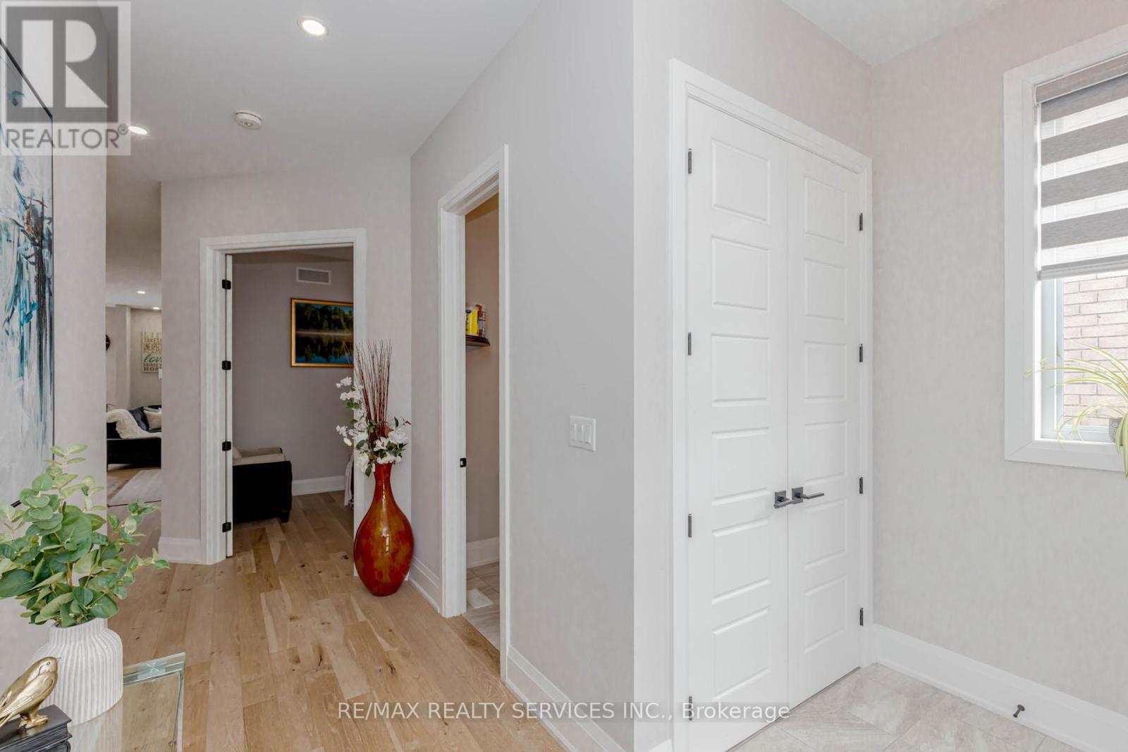 130 Pondcliffe Drive, Kitchener, Ontario  N2R 0M4 - Photo 5 - X12905484