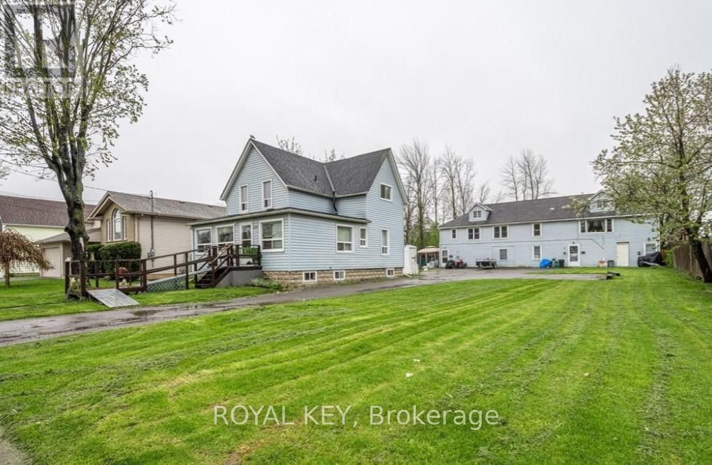 258 Henrietta Street, Fort Erie, Ontario  L2A 2K7 - Photo 2 - X12905506