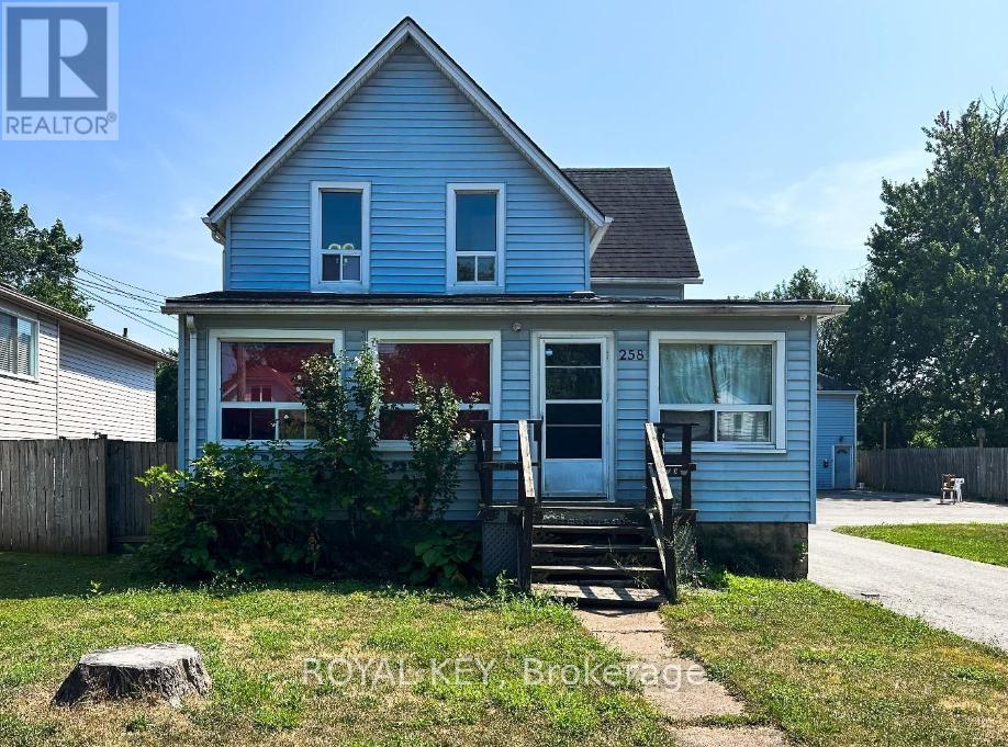 258 Henrietta Street, Fort Erie, Ontario  L2A 2K7 - Photo 3 - X12905506