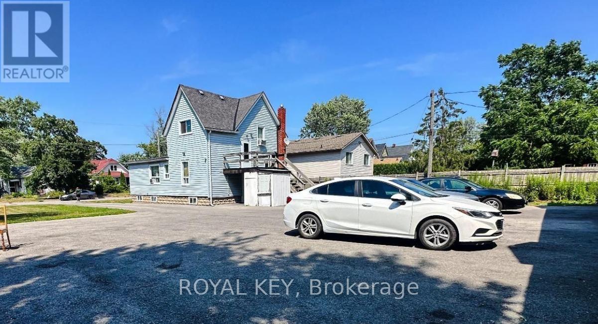 258 Henrietta Street, Fort Erie, Ontario  L2A 2K7 - Photo 7 - X12905506