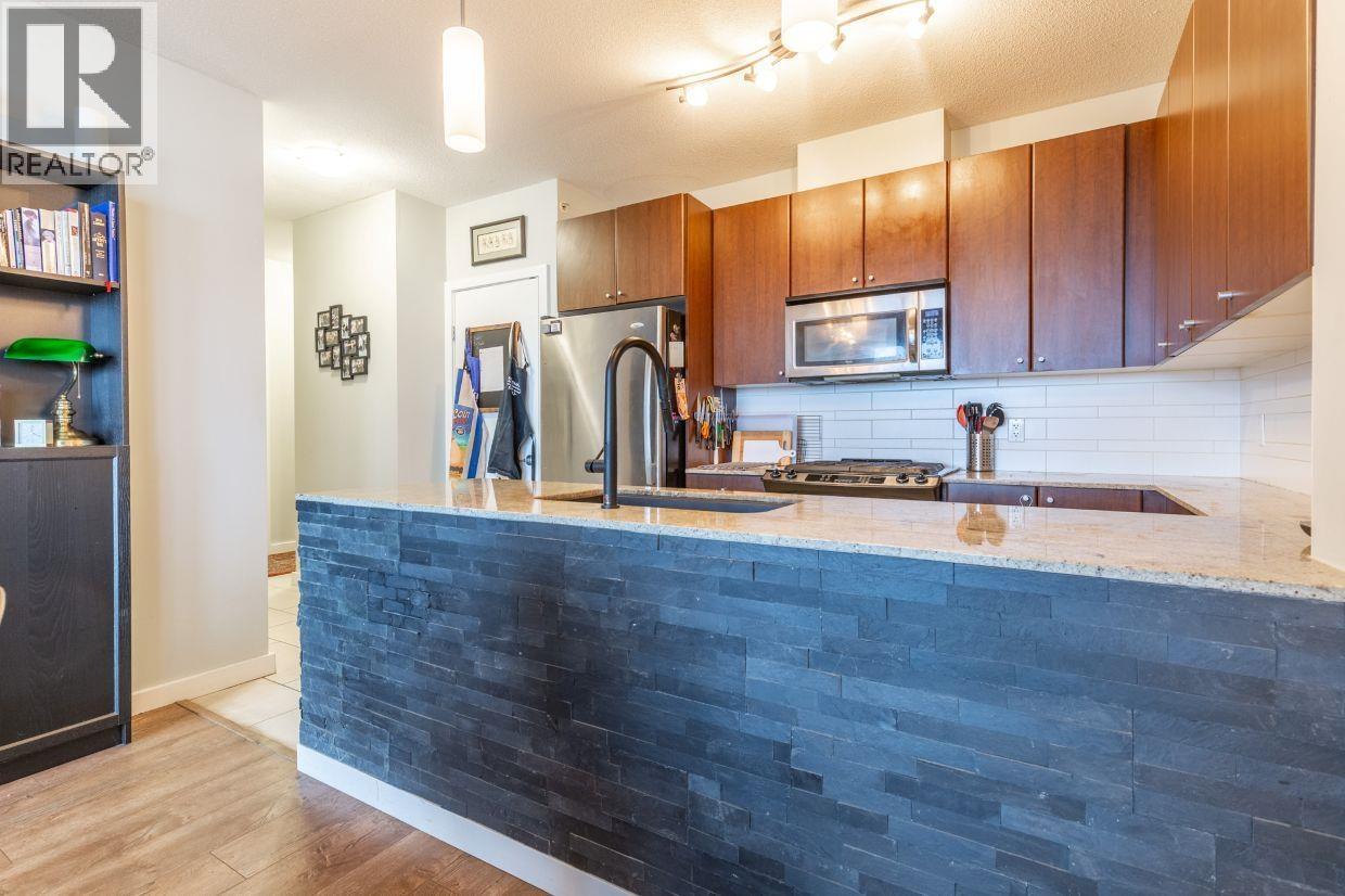 1904 280 Ross Drive, New Westminster, British Columbia  V3L 0C2 - Photo 6 - R3102059