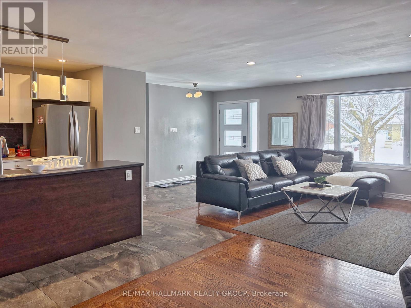 18 Forest Park Avenue, Ottawa, Ontario  K2E 5A1 - Photo 10 - X12905536