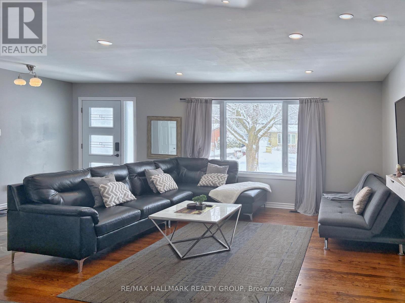 18 Forest Park Avenue, Ottawa, Ontario  K2E 5A1 - Photo 11 - X12905536