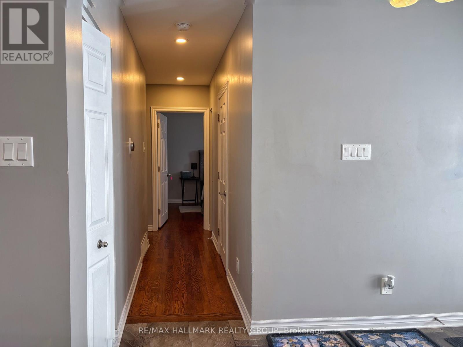 18 Forest Park Avenue, Ottawa, Ontario  K2E 5A1 - Photo 12 - X12905536