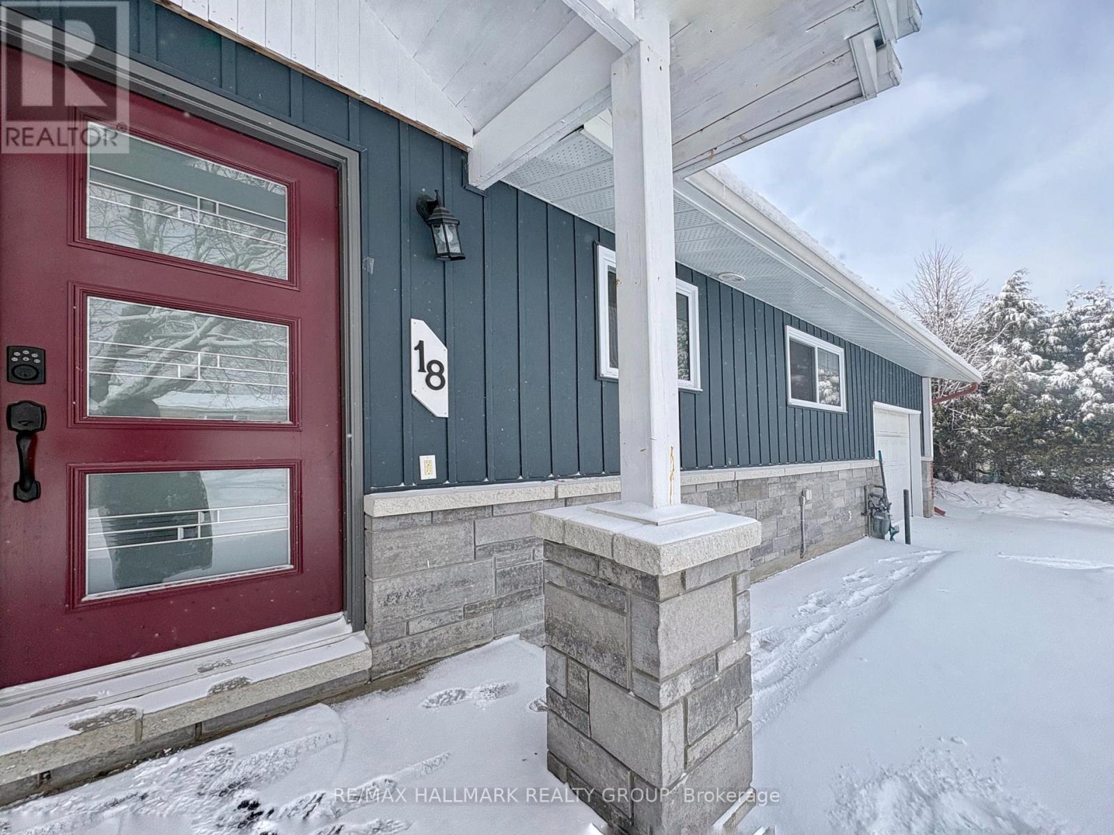 18 Forest Park Avenue, Ottawa, Ontario  K2E 5A1 - Photo 2 - X12905536