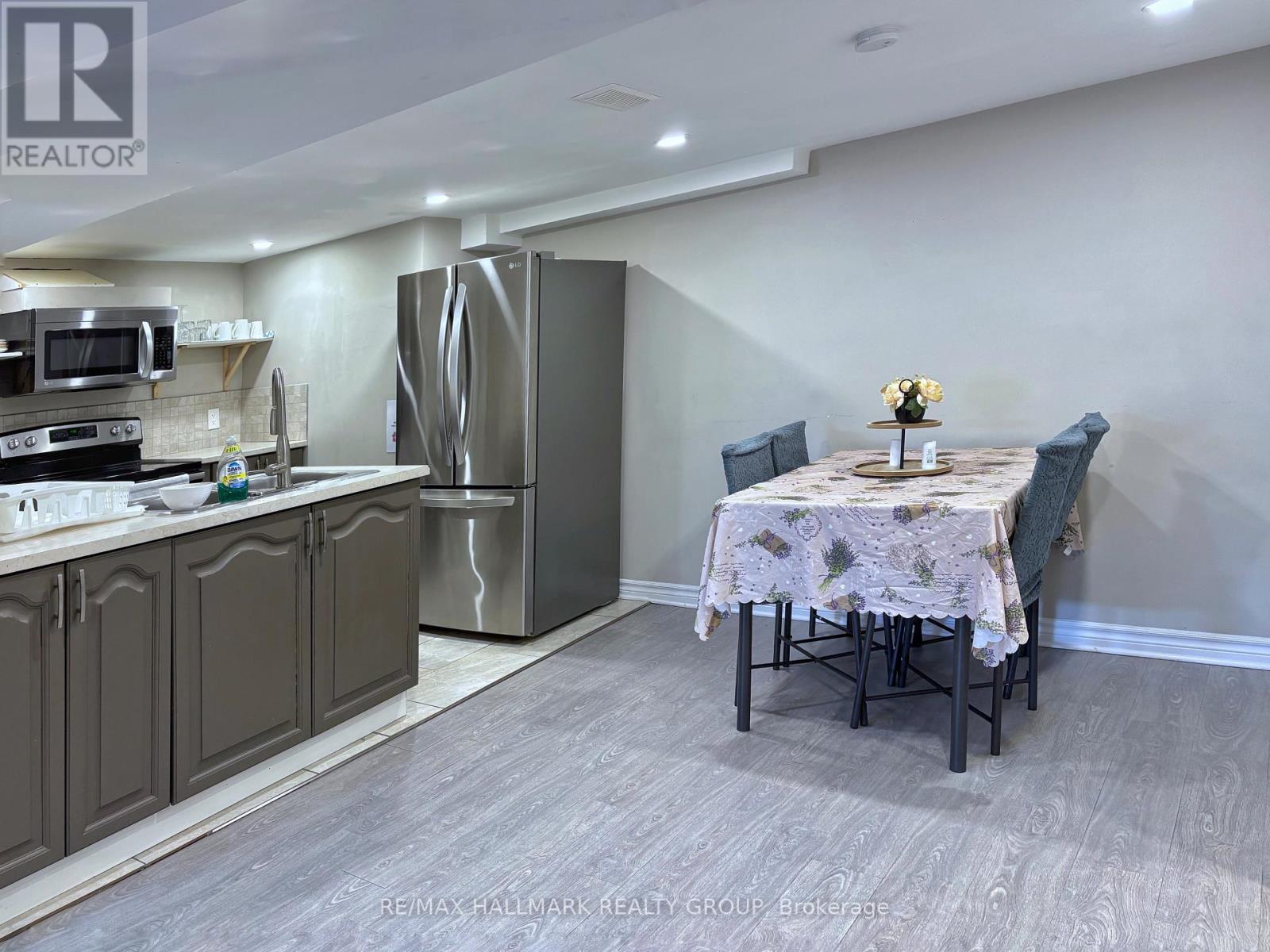 18 Forest Park Avenue, Ottawa, Ontario  K2E 5A1 - Photo 24 - X12905536