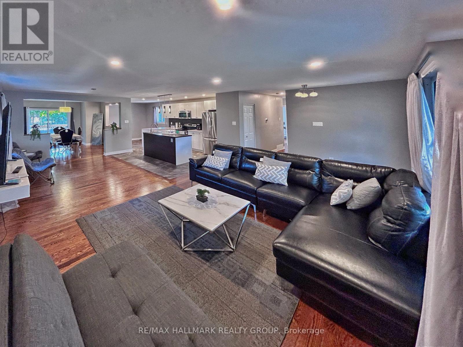 18 Forest Park Avenue, Ottawa, Ontario  K2E 5A1 - Photo 3 - X12905536