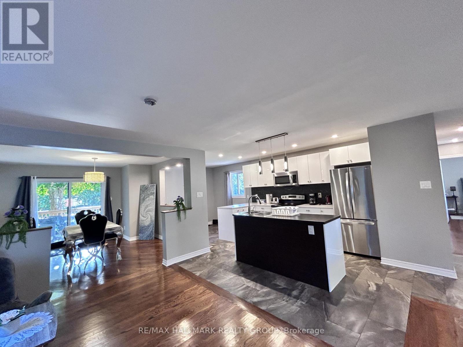 18 Forest Park Avenue, Ottawa, Ontario  K2E 5A1 - Photo 6 - X12905536