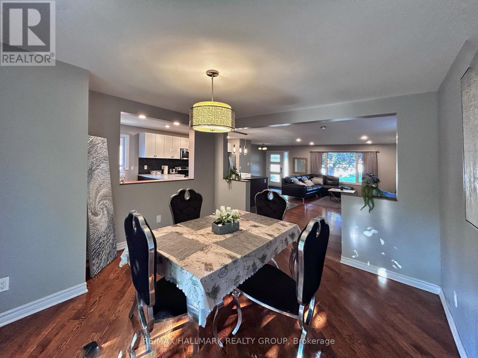 18 Forest Park Avenue, Ottawa, Ontario  K2E 5A1 - Photo 9 - X12905536