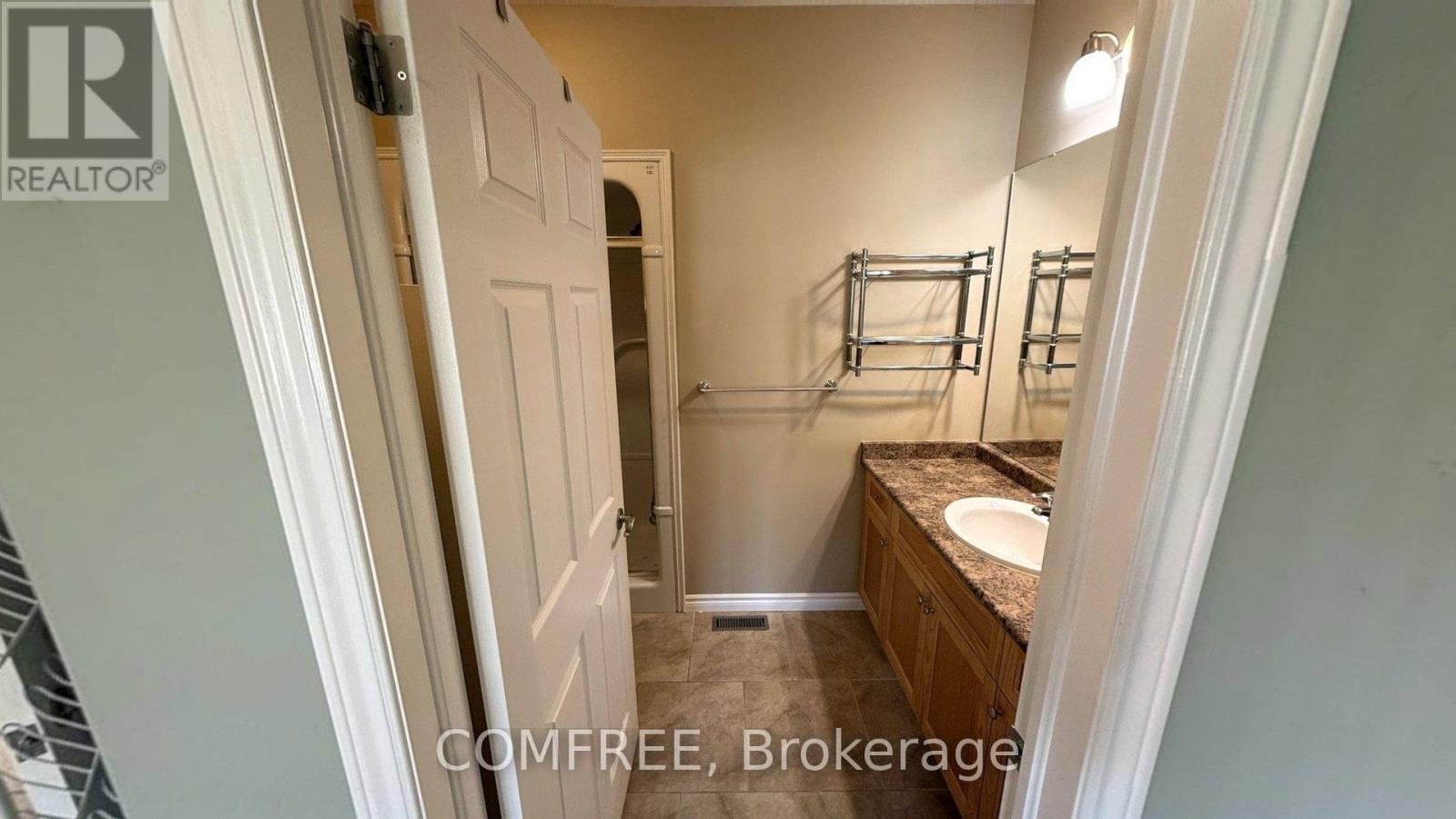 1 - 220 Walnut Street, Lucan Biddulph, Ontario N0M 2J0 - Photo 8 - X12905540