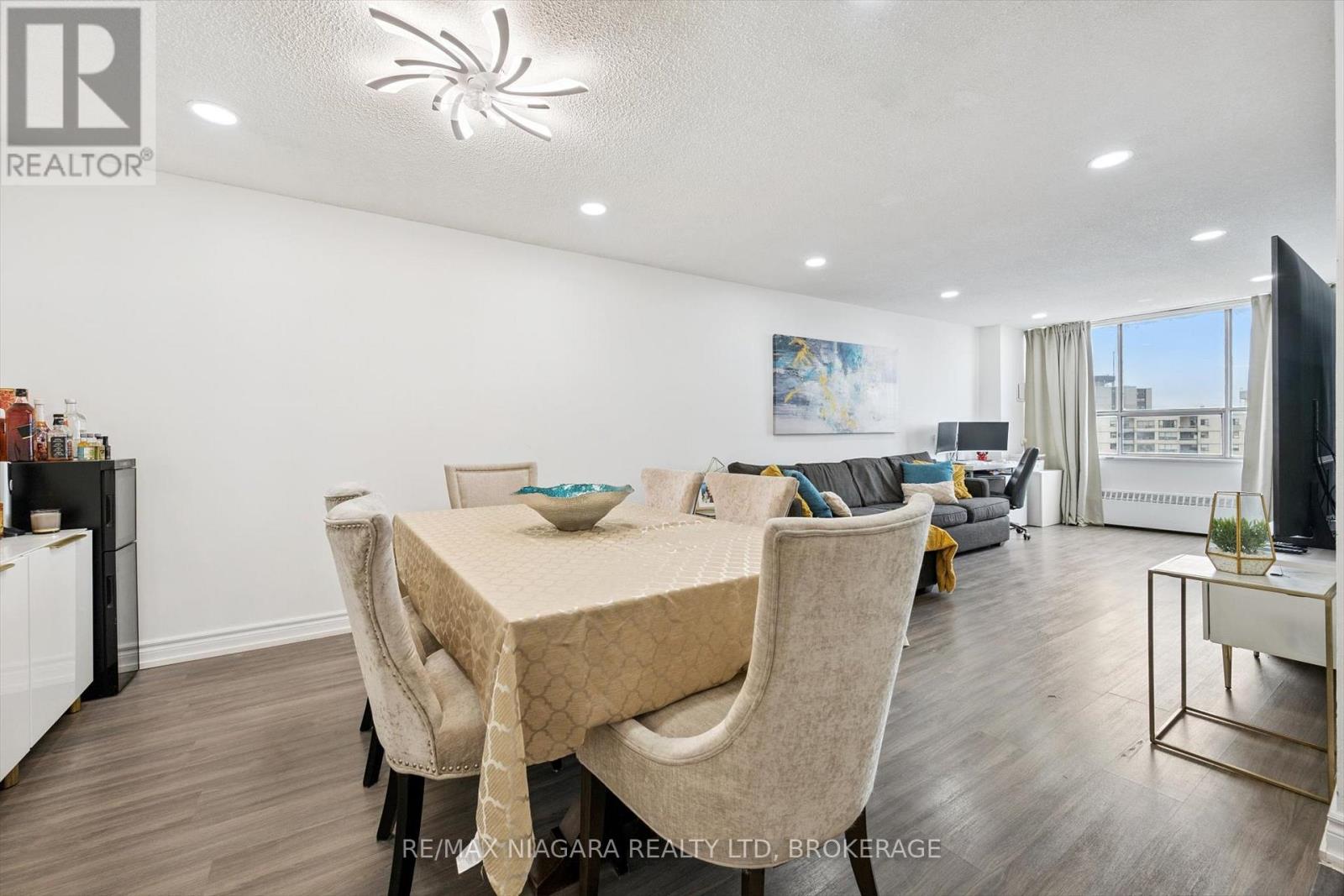 2306 - 340 Dixon Road, Toronto, Ontario  M9R 1T1 - Photo 4 - W12905544