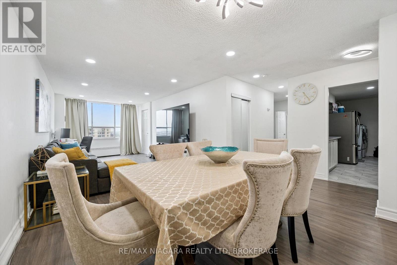 2306 - 340 Dixon Road, Toronto, Ontario  M9R 1T1 - Photo 5 - W12905544