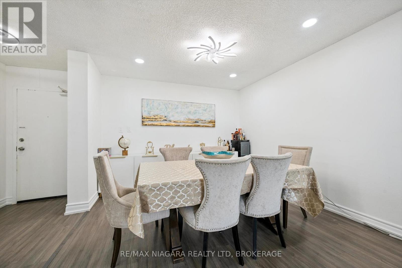 2306 - 340 Dixon Road, Toronto, Ontario  M9R 1T1 - Photo 6 - W12905544