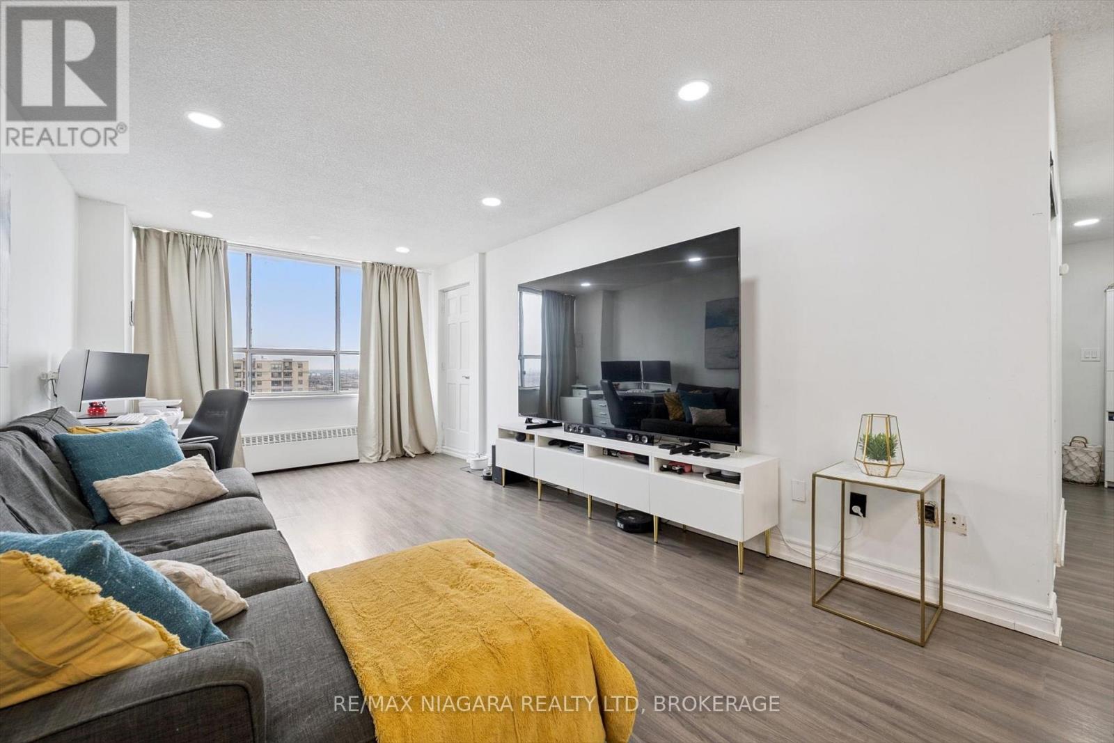 2306 - 340 Dixon Road, Toronto, Ontario  M9R 1T1 - Photo 8 - W12905544