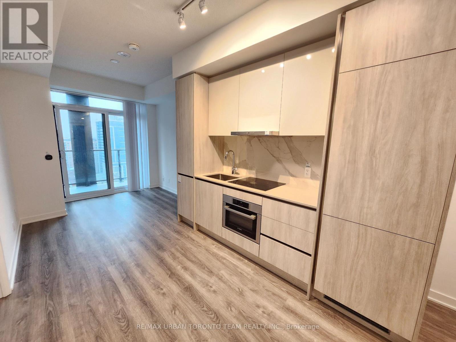 1801 - 180 Front Street E, Toronto, Ontario  M5A 0K9 - Photo 4 - C12905564