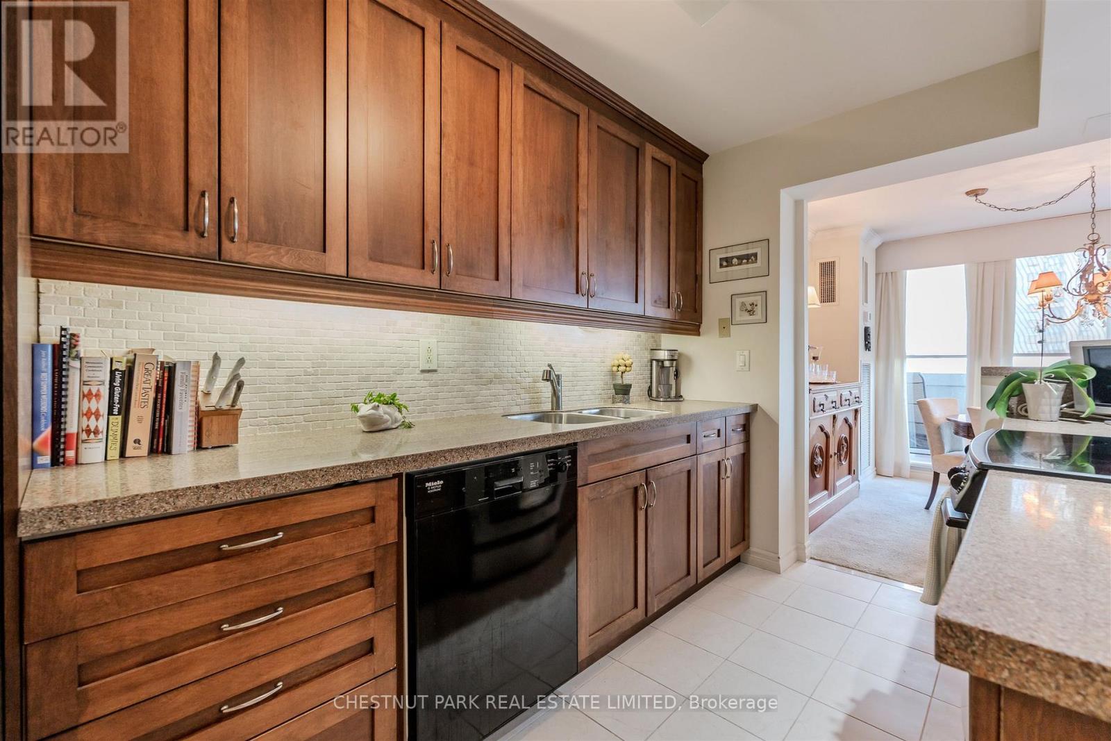 1501 - 75 Wynford Heights Crescent, Toronto, Ontario  M3C 3H9 - Photo 14 - C12905574