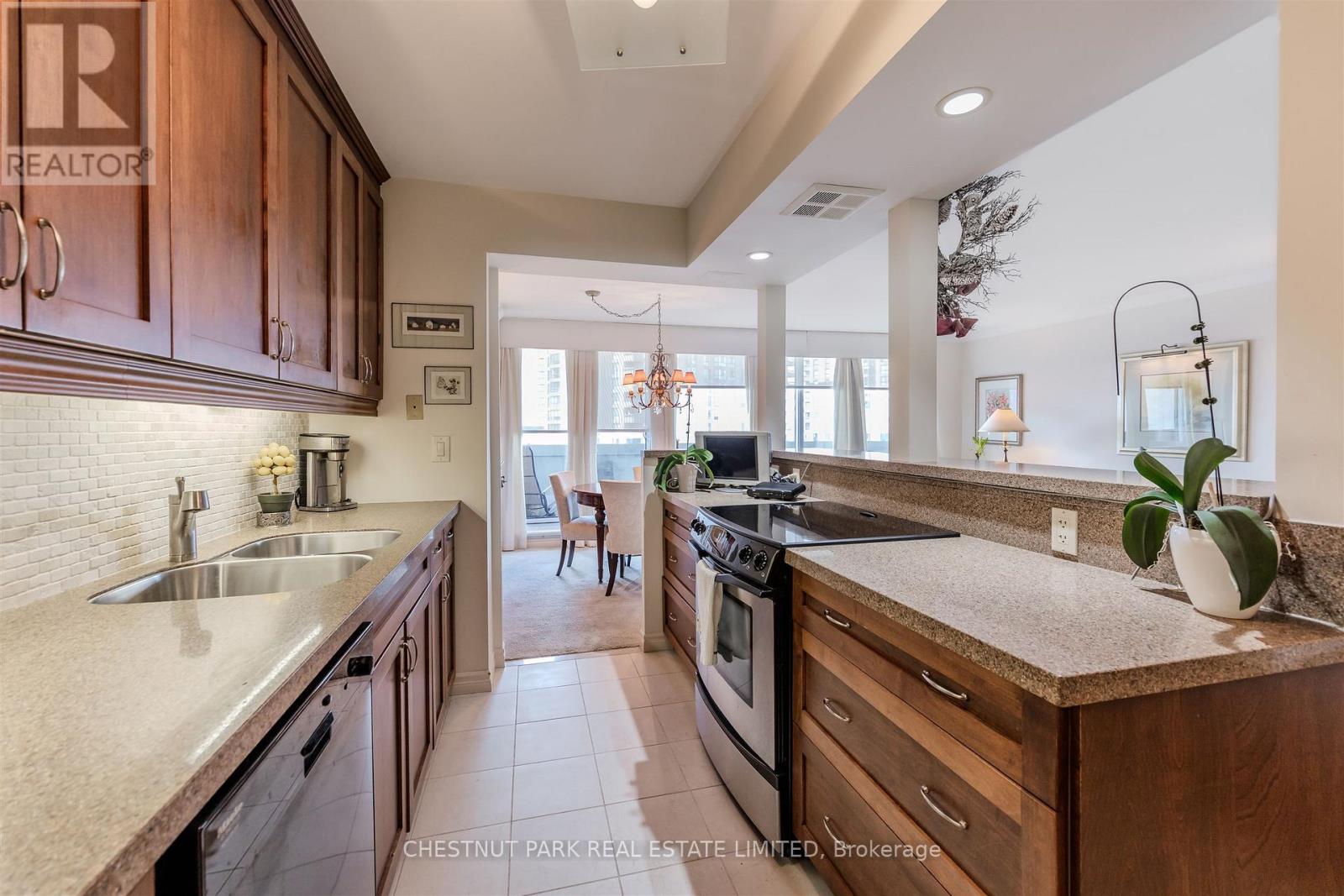 1501 - 75 Wynford Heights Crescent, Toronto, Ontario  M3C 3H9 - Photo 15 - C12905574