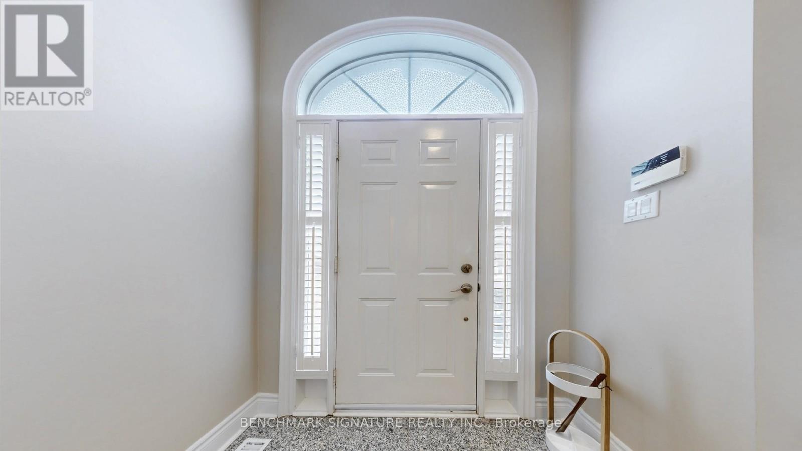 105 Doris Avenue, Toronto, Ontario M2N 4T2 - Photo 5 - C12905576